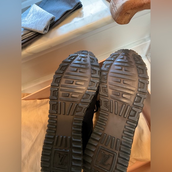 π― % AUTHENTIC LOUIS VUITTON RUN AWAY SNEAKER β€οΈβπ₯β€οΈβπ₯β€οΈβπ₯ - Picture 12 of 13